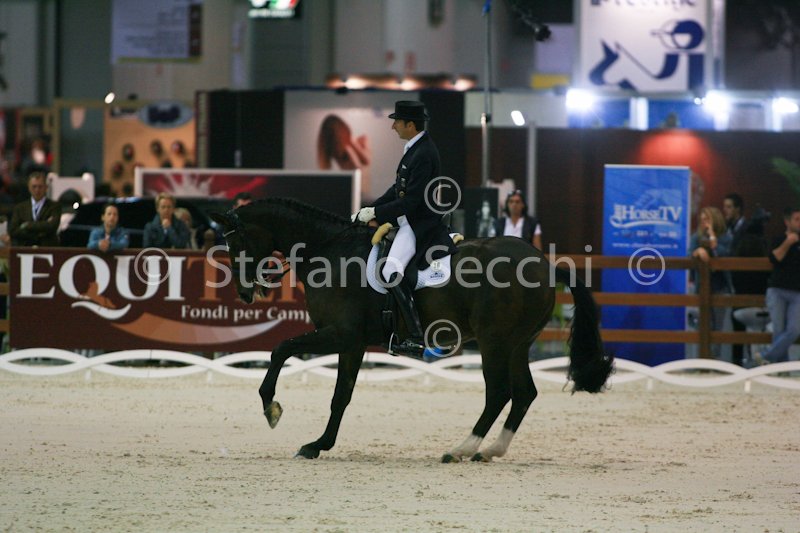 LAUGKS_MEGGLE\'S WELTTALL_MILANO_2011_SS2_2453.jpg